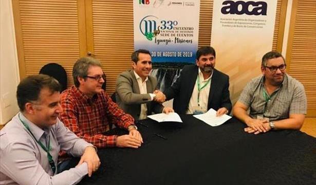El presidente de AOCA, Fernando Gorbarán; y el director de Inprotur, Pablo Sismanian, presentes en la firma del convenio.