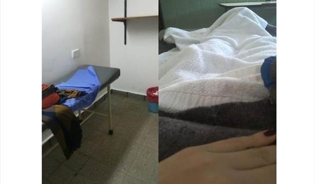 Las habitaciones donde estuvo internada. Sin cama, tapada con una toalla.