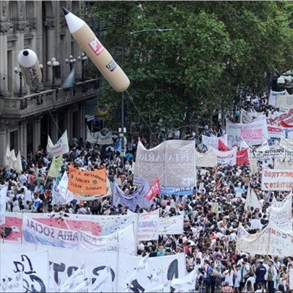 Masiva marcha de docentes a la Plaza de Mayo | Te Leemos Las Noticias